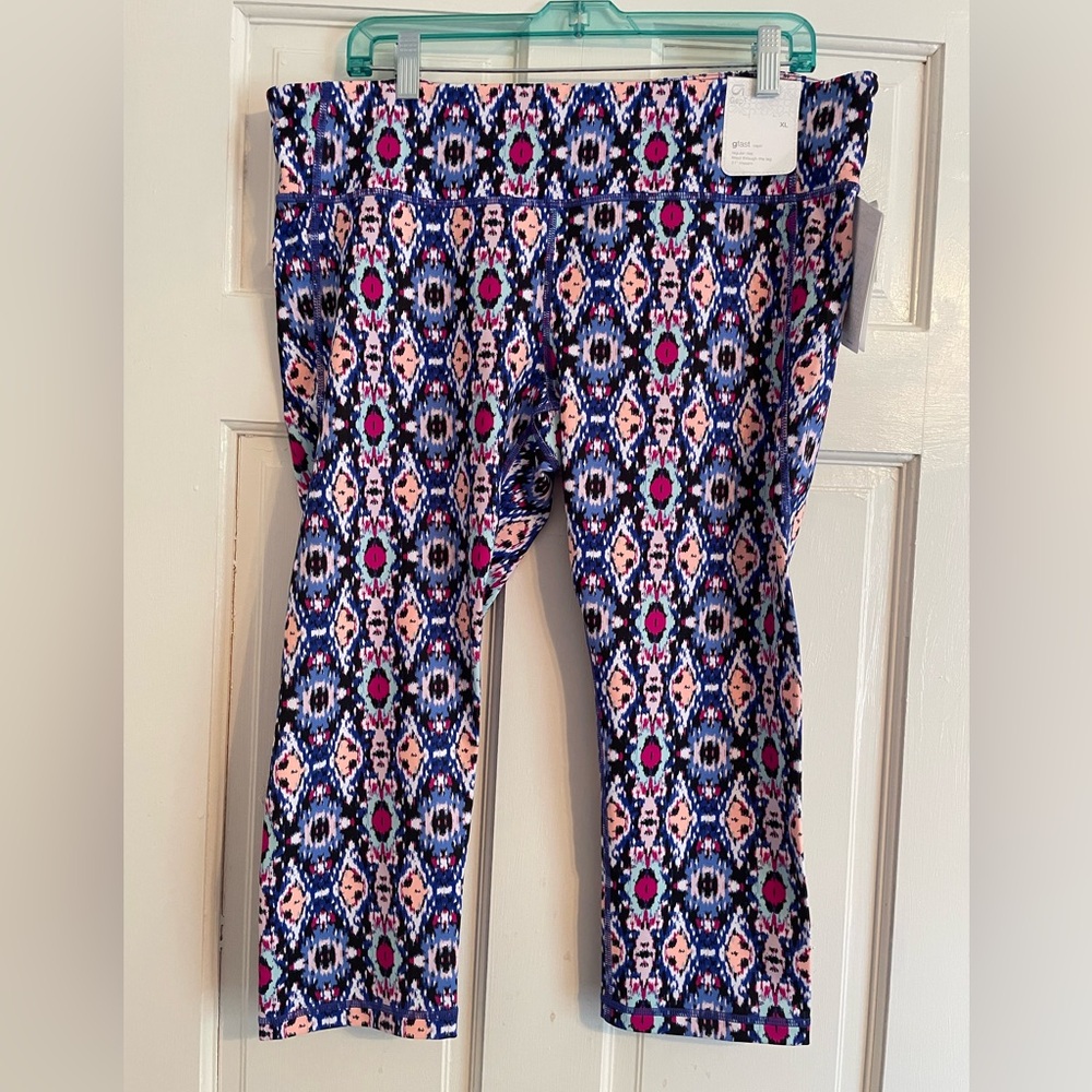 NWT GapFit Capri Leggings